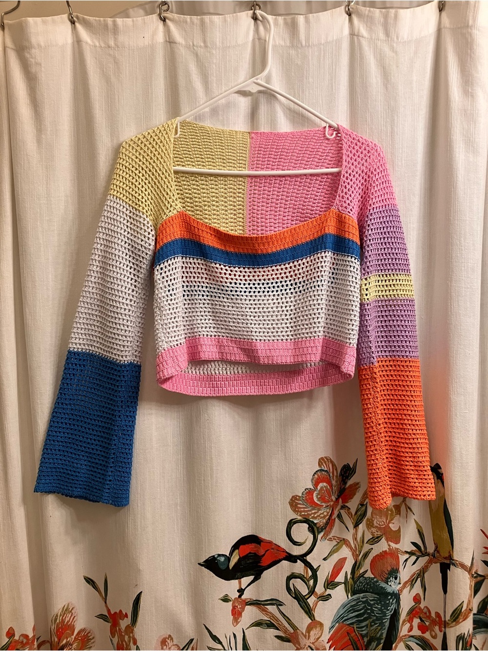 Colorful cropped crochet knit summer top with flare sleeves size M